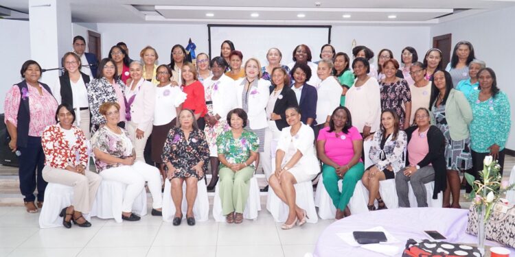 Distrito 10-03 celebra Día de la Mujer: Reconoce por su destacada labor a exdirectoras