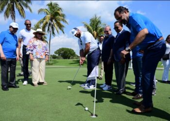 Leonel encabeza Torneo Golf Funglode; está dedicado al exastro de béisbol, Albert Pujols