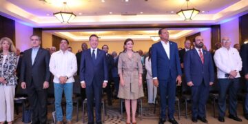 Vicepresidenta Peña encabeza conferencia "Empoderar a los consumidores de los beneficios del consumo de la energía limpia" 