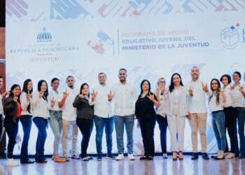 Por primera vez, estudiantes sordos son becados por el Ministerio de la Juventud