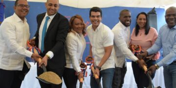 Wellington Arnaud inicia solución pluvial de la antigua calle 20 en San Pedro de Macorís