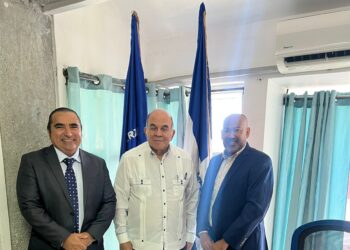 Aspirante a diputado Víctor Pavón visita al presidente de la FNP Pelegrin Castillo