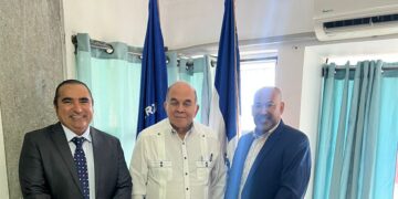 Aspirante a diputado Víctor Pavón visita al presidente de la FNP Pelegrin Castillo