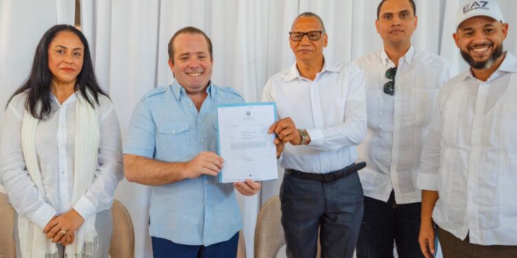 Paliza anuncia aporte por RD$10 millones para remozamiento de Parroquia Nuestra Señora de la Altagracia en Nagua