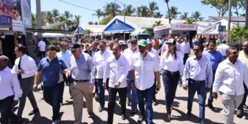 Abel Martínez recorre Feria Agropecuaria junto a directivos del Patronato Nacional de Ganaderos