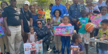 Asociación de Esposas de Oficiales de la Policía Nacional lleva alegría sonrisas a niños y niñas, hijos de agentes a nivel nacional