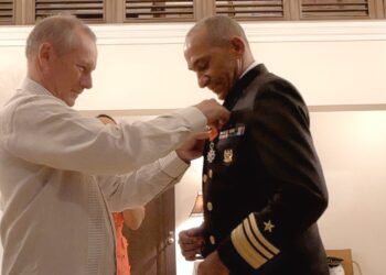 Francia condecora con su más alta distinción al presidente de la DNCD vicealmirante cabrera Ulloa