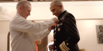 Francia condecora con su más alta distinción al presidente de la DNCD vicealmirante cabrera Ulloa