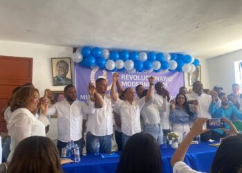 JRM juramenta nueva directiva en Nizao y anticipa aplastante victoria de Abinader