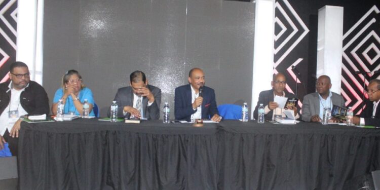 Líder cristiano, Reynaldo Franco Aquino encabeza convención de Obispos