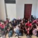 Apresan hombre que transportaba 23 haitianos ilegales