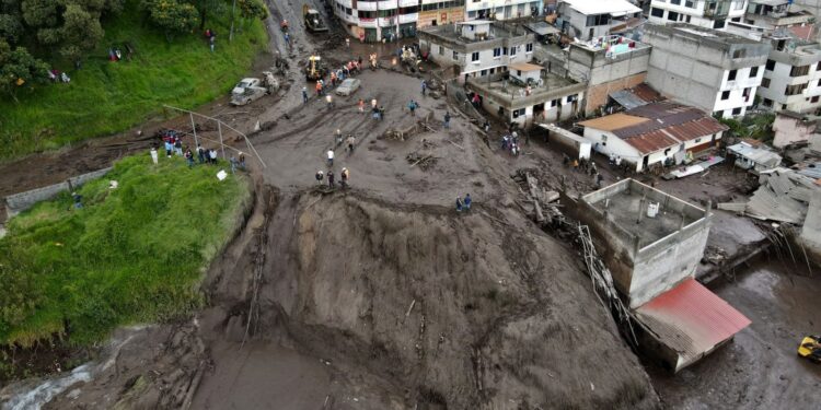 Confirman al menos 16 fallecidos tras alud en zona andina de Ecuador