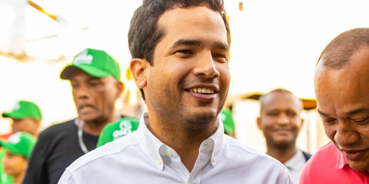 Omar Fernández 59% y Faride 29% en eventual carrera por senaduría DN, según encuesta