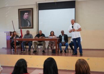 Socializan rutas con autoridades para implementación transporte escolar en SDO