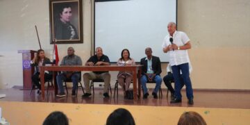 Socializan rutas con autoridades para implementación transporte escolar en SDO