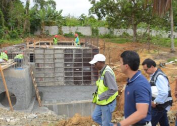 Wellington Arnaud supervisa obras en el este