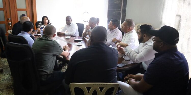 Ayuntamiento San Cristóbal anuncia operativo desmonte vallas ilegales