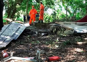 Dos muertos y cuatro heridos al chocar una avioneta con edificio en Brasil