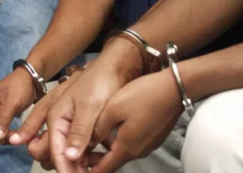 PN y Ministerio Público arrestan a dos hombres implicados en la muerte de otro en La Descubierta