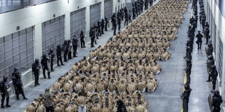 El Salvador: 66.417 presos, 5.802 víctimas de abuso en 1 año