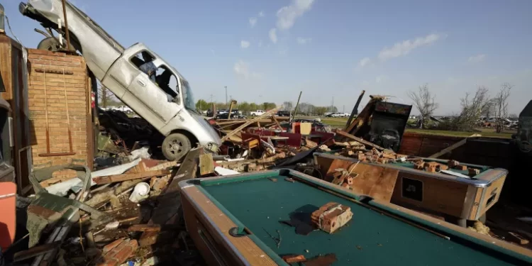 Tornados dejan 25 muertos en Mississippi y uno en Alabama