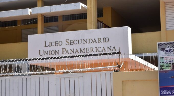Dirección Liceo Unión Panamericana se reúne tratar sobre video sexual grabado dentro del plantel