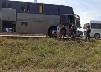Hallan a 10 migrantes sirios en un autobús comercial de México