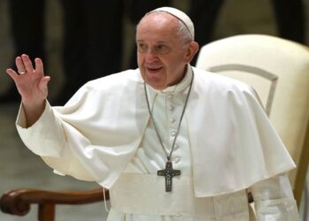 El papa aplaude a “todas las mujeres” por crear “una sociedad más humana”