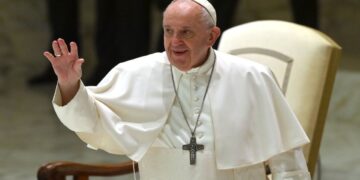 El papa aplaude a “todas las mujeres” por crear “una sociedad más humana”