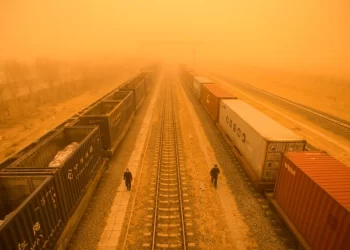 Una tormenta de arena contamina el aire en Pekín y el norte de China