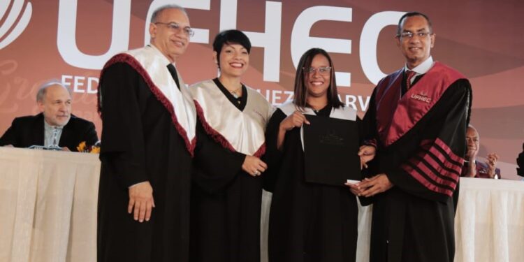 UFHEC gradúa 334 profesionales en la región sur