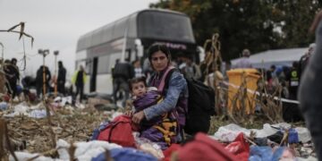 Hallan en Bulgaria camión con 26 inmigrantes deshidratados y con hipotermia