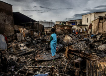 Incendio en depósito de combustible en Indonesia deja 18 muertos