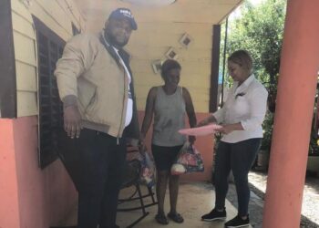 Diputada Soraya Suarez realiza operativo de fumigación en Tamboril