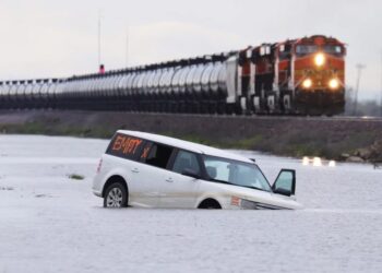 Al menos 5 muertos y 4 lesionados dejaron las fuertes tormentas y tornados registrados al sur de California