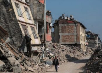 Sube a 18 número de víctimas por inundaciones en zona de terremoto en Turquía