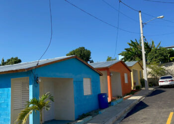 Vicepresidenta Raquel Peña encabeza entrega de 44 viviendas a familias