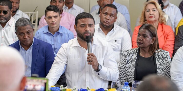 Diputado Otoniel Tejeda presenta precandidatura a senador por San Cristóbal