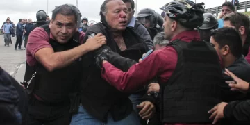 Argentina: Agreden al ministro de Seguridad durante una protesta de choferes de autobús