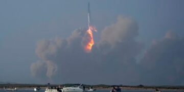 El cohete Starship explotó tras despegar en la primera prueba del proyecto más ambicioso de SpaceX