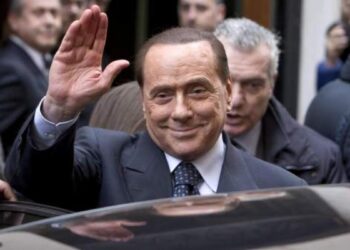 Ex primer ministro de Italia ingresado en UCI por problemas respiratorios