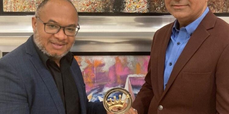 Premios El Galardón reconoce la solidaridad de Cosme Peña