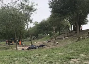 Incendian moradas en campamento de migrantes en México