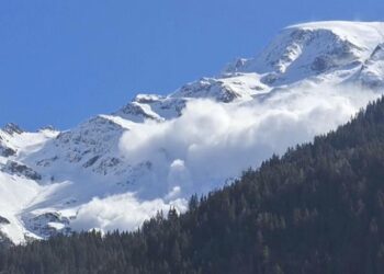 Avalancha mata a 6, incluidos guías de montaña, en los Alpes franceses
