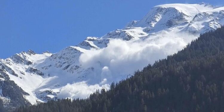 Avalancha mata a 6, incluidos guías de montaña, en los Alpes franceses