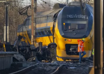 Descarrilamiento de tren cerca de La Haya deja 1 muerto y varios heridos
