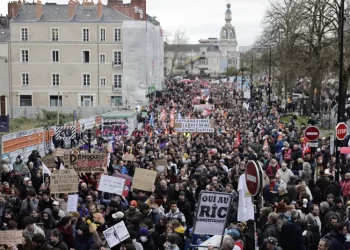 Las protestas vuelven a apoderarse de Francia, pero Macron no da marcha atrás