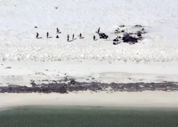 Ciclón deja ocho pescadores muertos y rescata 11 en Australia