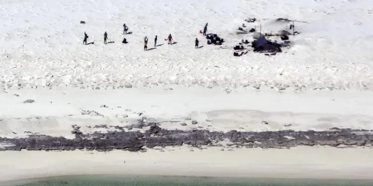 Ciclón deja ocho pescadores muertos y rescata 11 en Australia