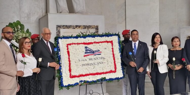 LMD inicia Semana del Municipalismo con ofrenda floral en Altar de la Patria
